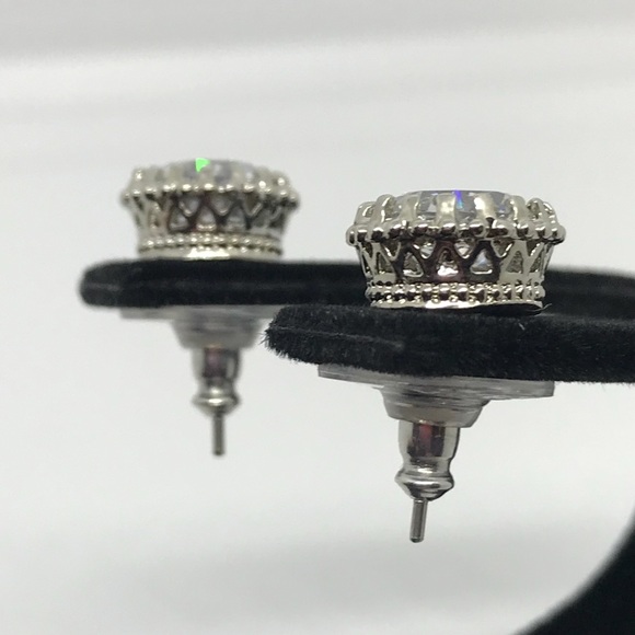 Stunning crystal studs - Picture 4 of 7